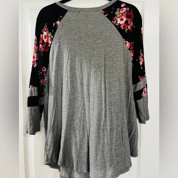 Maurice’s Casual mid length sleeve floral shirt - Picture 5 of 7